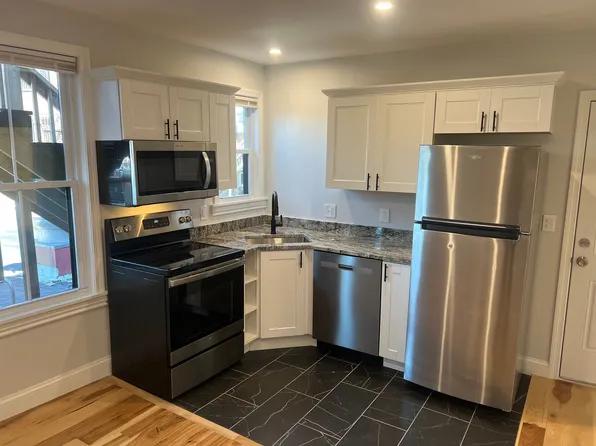 20 Alfred St, Biddeford, ME 04005