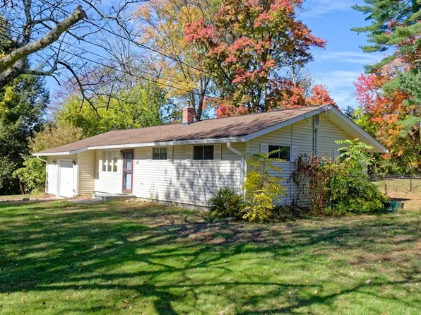 32 Colonial Way, Holliston, MA 01746