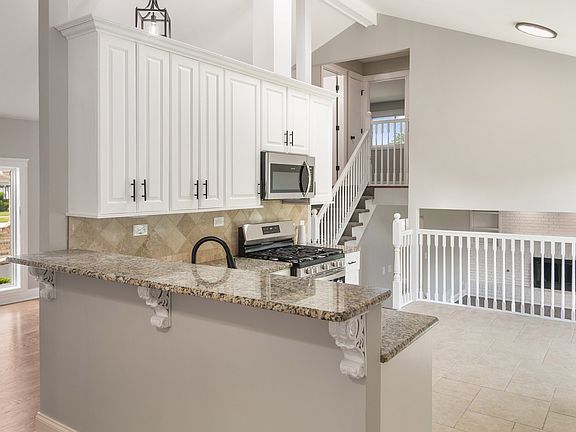 5th image of 6118 White Birch Ln