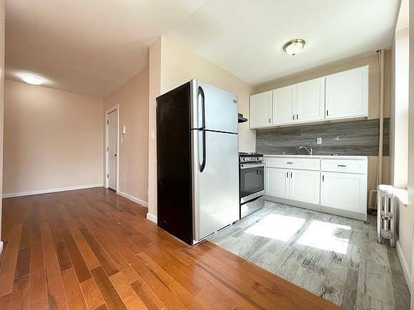 1st image of 200 Graham Ave #1