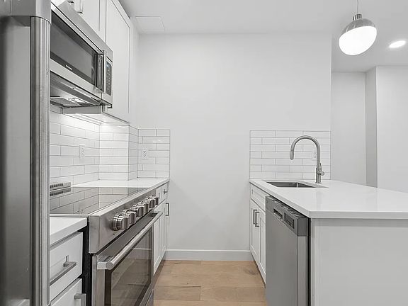 3rd image of 188 Nelson St #2R