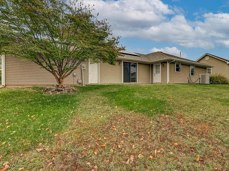 199 Lancashire Dr — Photo 43