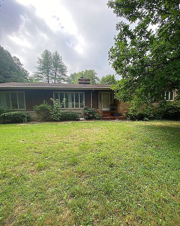 2nd image of 100 Ruth Ln