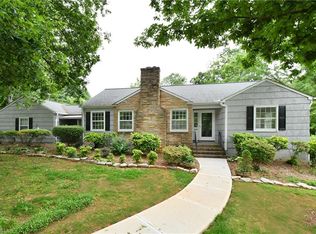 1035 Wendover Cir, Winston Salem, NC 27104