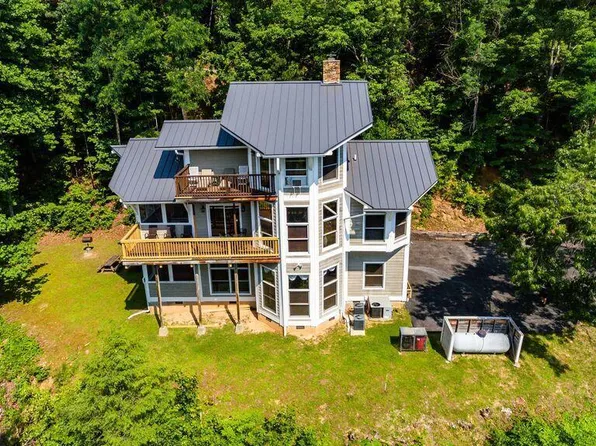 1406 Garrett Pl, Gatlinburg, TN 37738