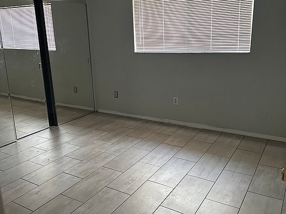4th image of 454 E Rosewood Ln #454