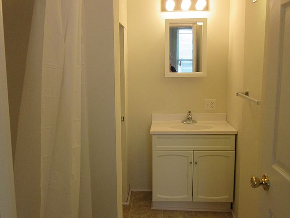 4th image of 520 S Washington St #2