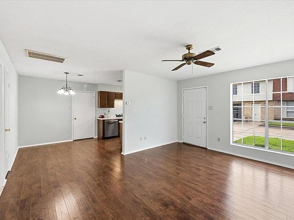 4th image of 989 Park Meadow Dr