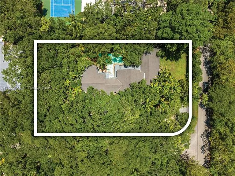 5600 Oakwood Ln #5600 — Photo 33