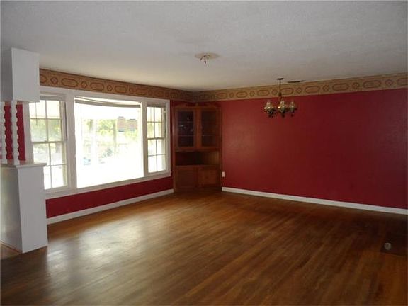 2nd image of 74 Sue Ann Dr