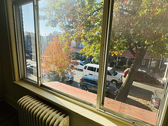 2nd image of 24-13 Crescent St #2