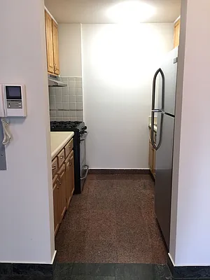 Rented by Metroline Realty | media 28