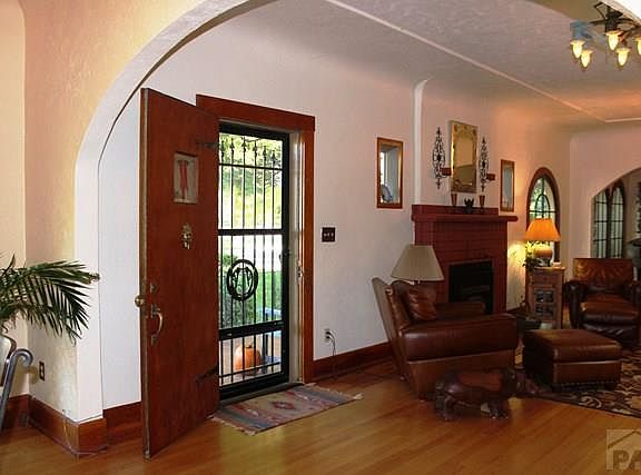 5th image of 335 Argyle Ave