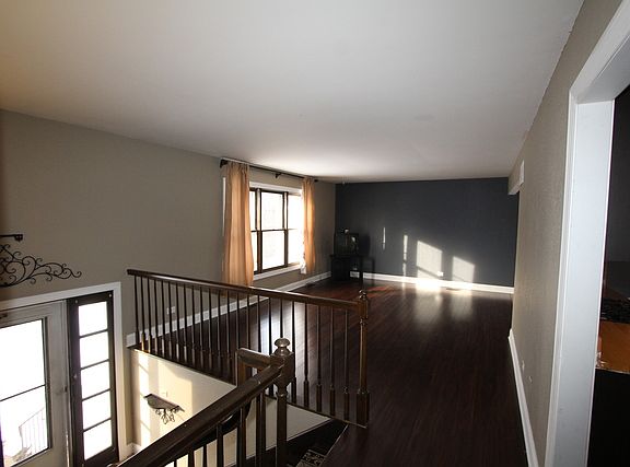 4th image of 251 Evergreen Ln