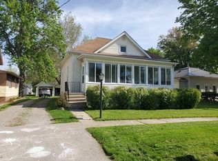 105 E Walnut St, Eldon, IA 52554