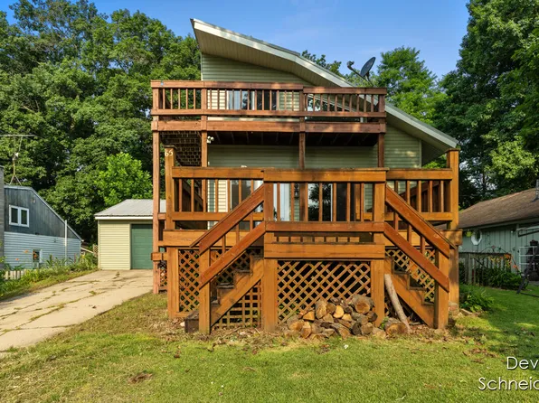 65 Sundago Park St, Hastings, MI 49058
