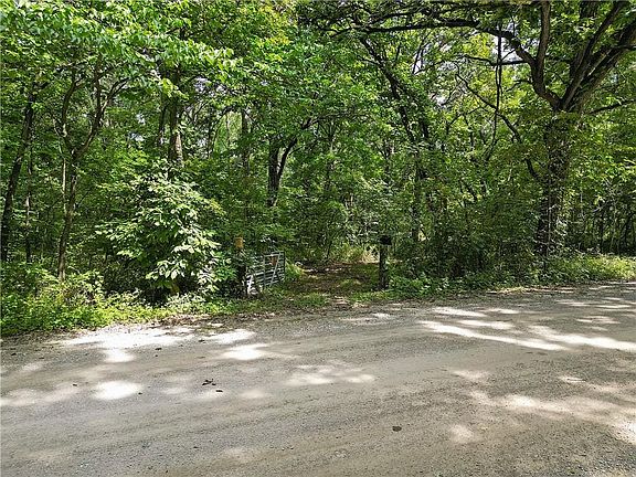 3rd image of E 235th St