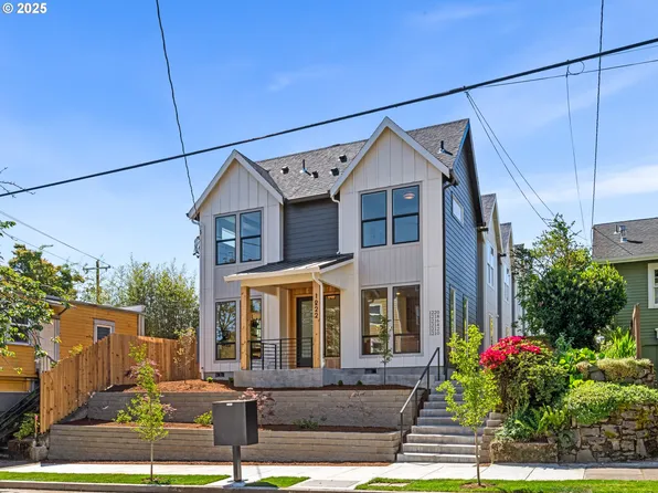 1212 SE Center St #6, Portland, OR 97202