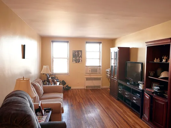 221 McDonald Ave APT 4E, Brooklyn, NY 11218