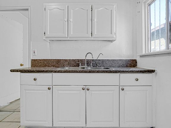 5th image of 606 W 81st St #1/5