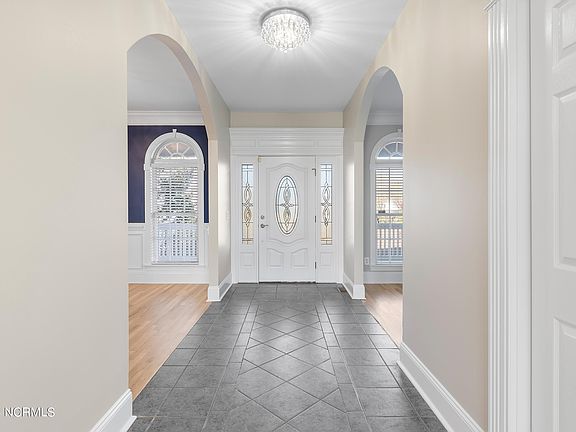 3rd image of 3548 Medinah Avenue E