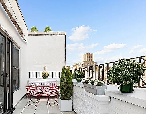 2nd image of 590 Wea Penthouse B