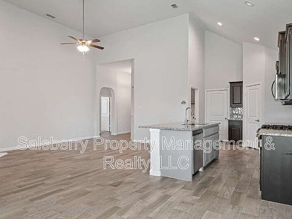 5th image of 821 Falcon Rd