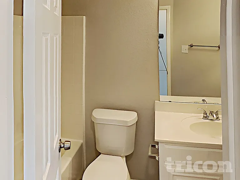 2524 Wakecrest Dr — Photo 12