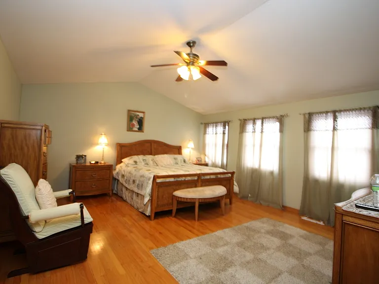 15515 Westminster Dr — Photo 11
