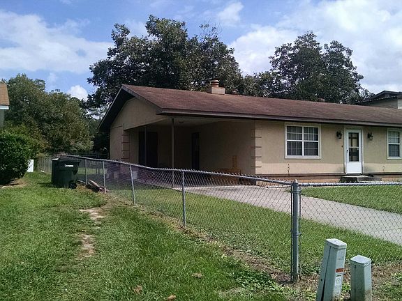 3rd image of 1607 Charter Oaks Dr