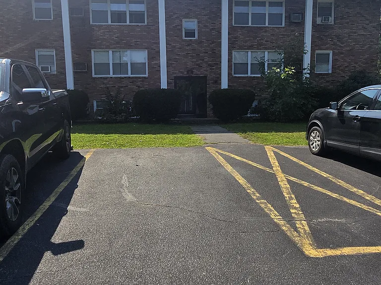 Greenoaks Apartments — Photo 1