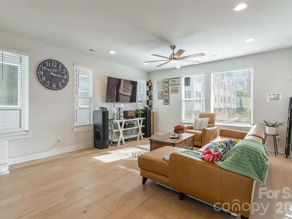 6017 Irwins Branch Dr, Charlotte, NC 28217