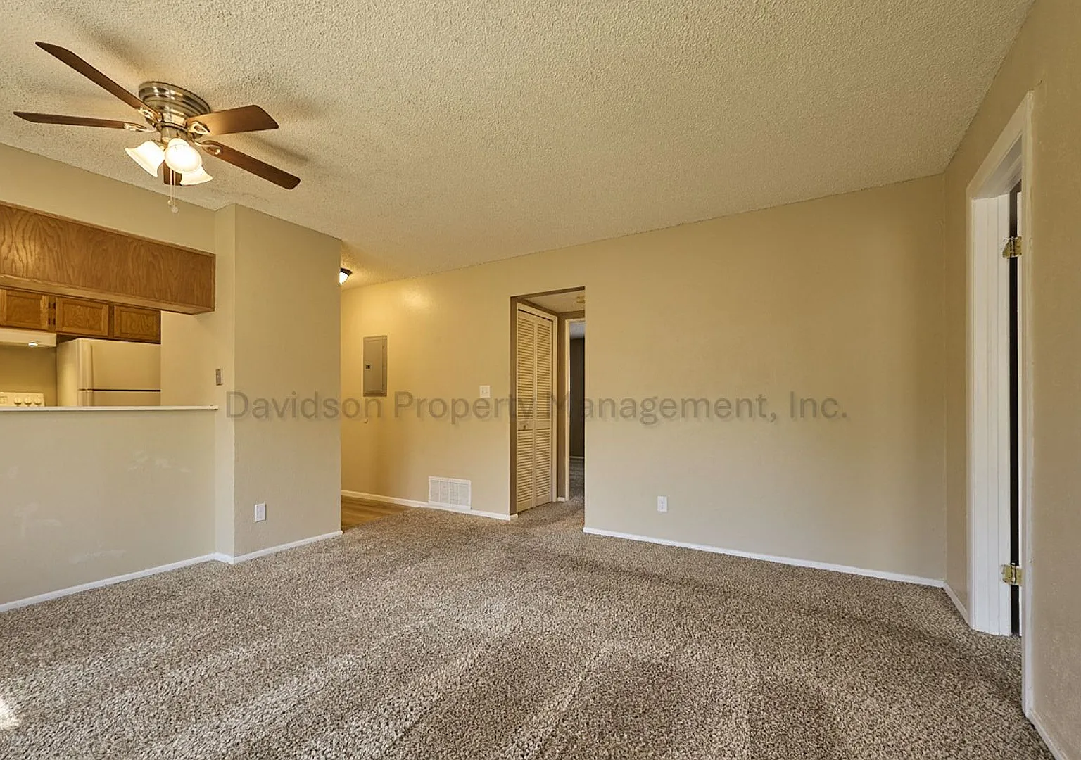 Cozy 3 Bedroom Condo in Eastern Colorado Springs — Photo 3