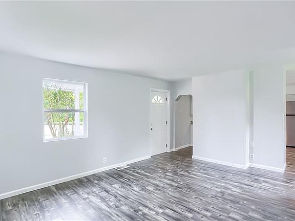 4th image of 366 Oak Rd