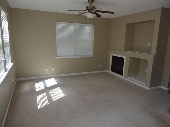4th image of 584 W Oaks Dr