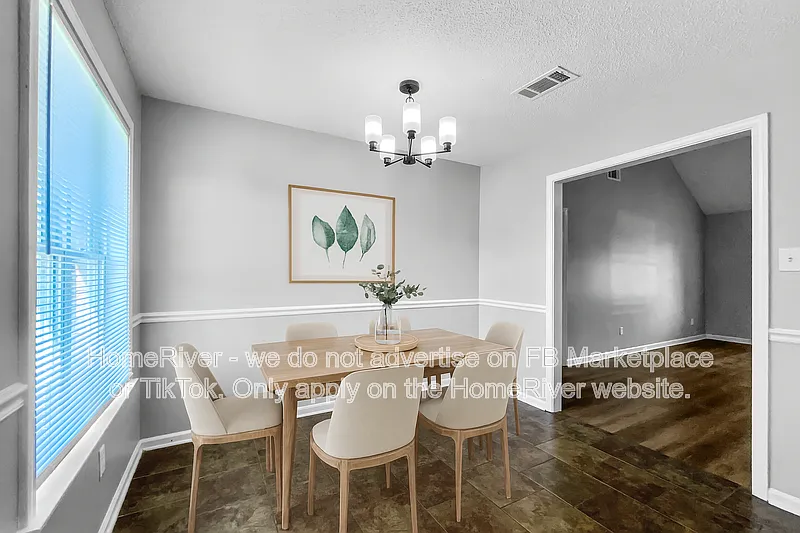 3 bed, 2.0 bath, 1370 sqft, $1,895 — Photo 3