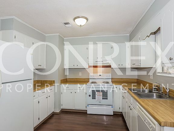 4th image of 4521 Dewey Dr