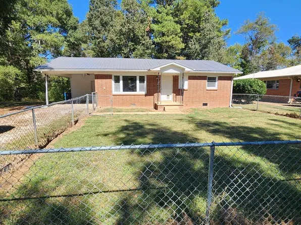 211 Laurel St, Bruceton, TN 38317