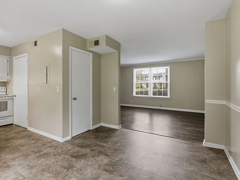 758 McPherson Dr — Photo 11