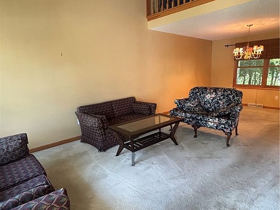 3rd image of 18 Old Mill Cir