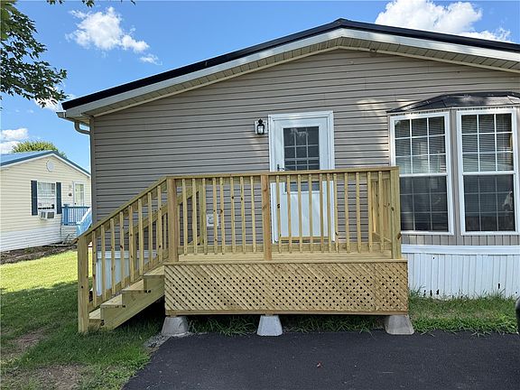2nd image of 4943 Colonial Cir