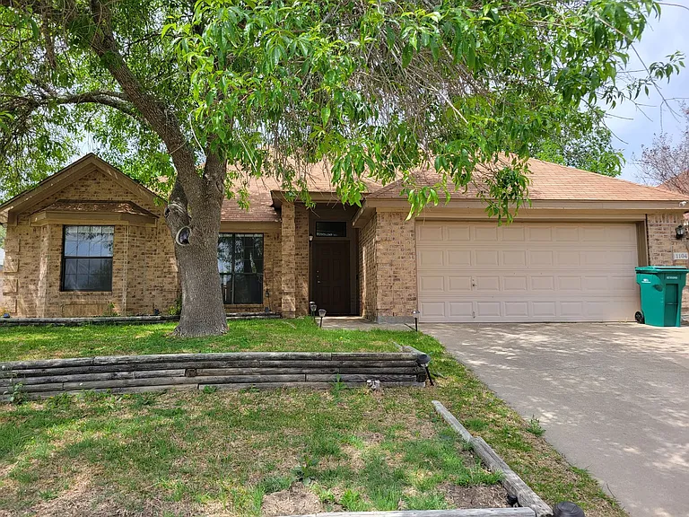 1104 Lambrusco Dr — Photo 2