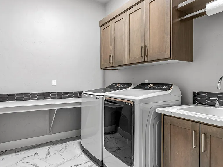 2934 E Murchison St — Photo 12
