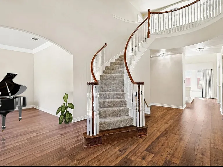 4568 Saint James Dr — Photo 2