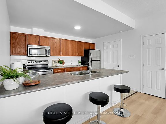 3rd image of 165 Waterbridge Dr #5