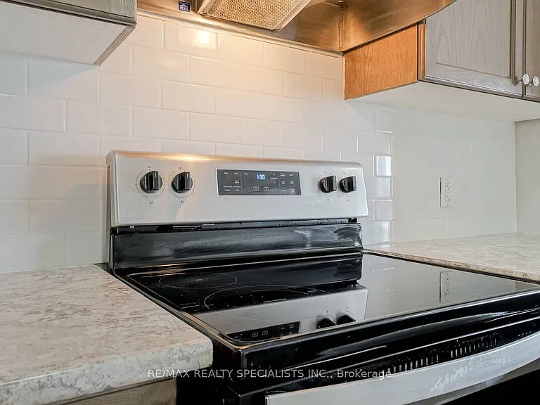 70 Bradbury Rd — Photo 10