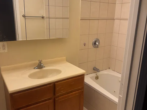 5730 S Indiana Ave APT 2, Chicago, IL 60637