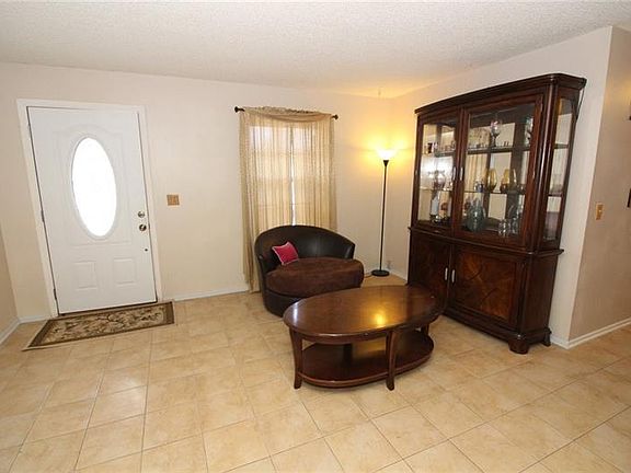 3rd image of 1059 Portsmouth Ln
