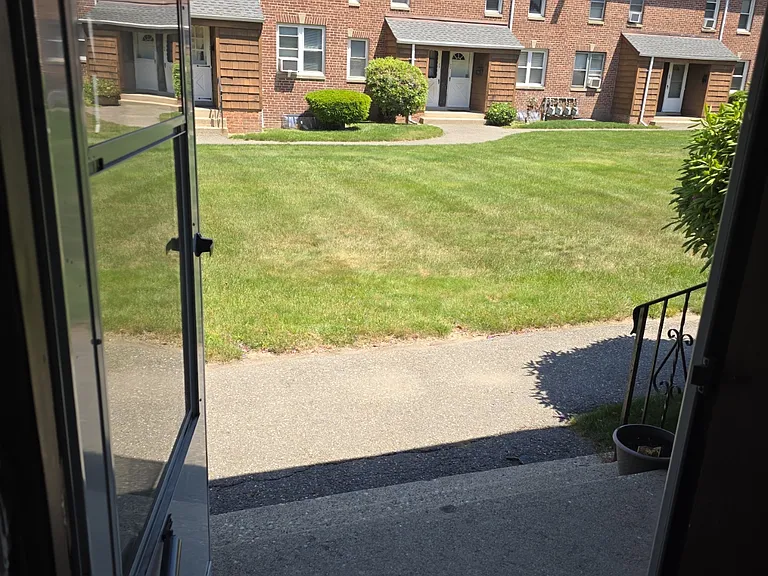 44 Virginia Ave — Photo 2