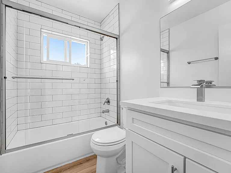 402 Montana Ave in Santa Monica - 4 blocks to the beach! — Photo 3
